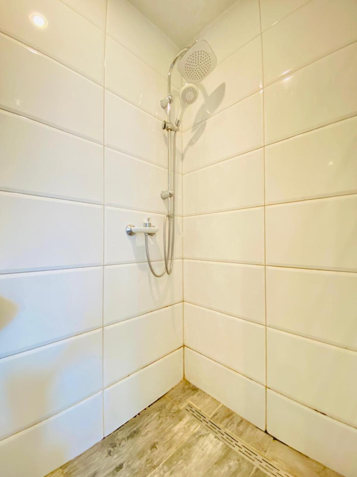 Cute 1Br Apt - 10 Mins Walk From Downtown Відень Екстер'єр фото
