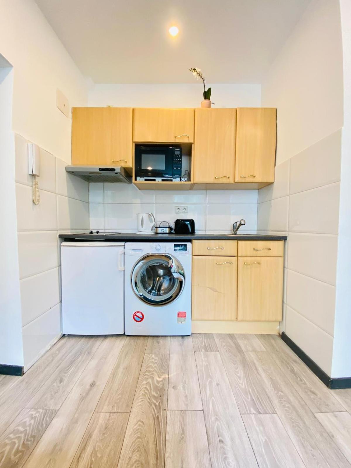 Cute 1Br Apt - 10 Mins Walk From Downtown Відень Екстер'єр фото